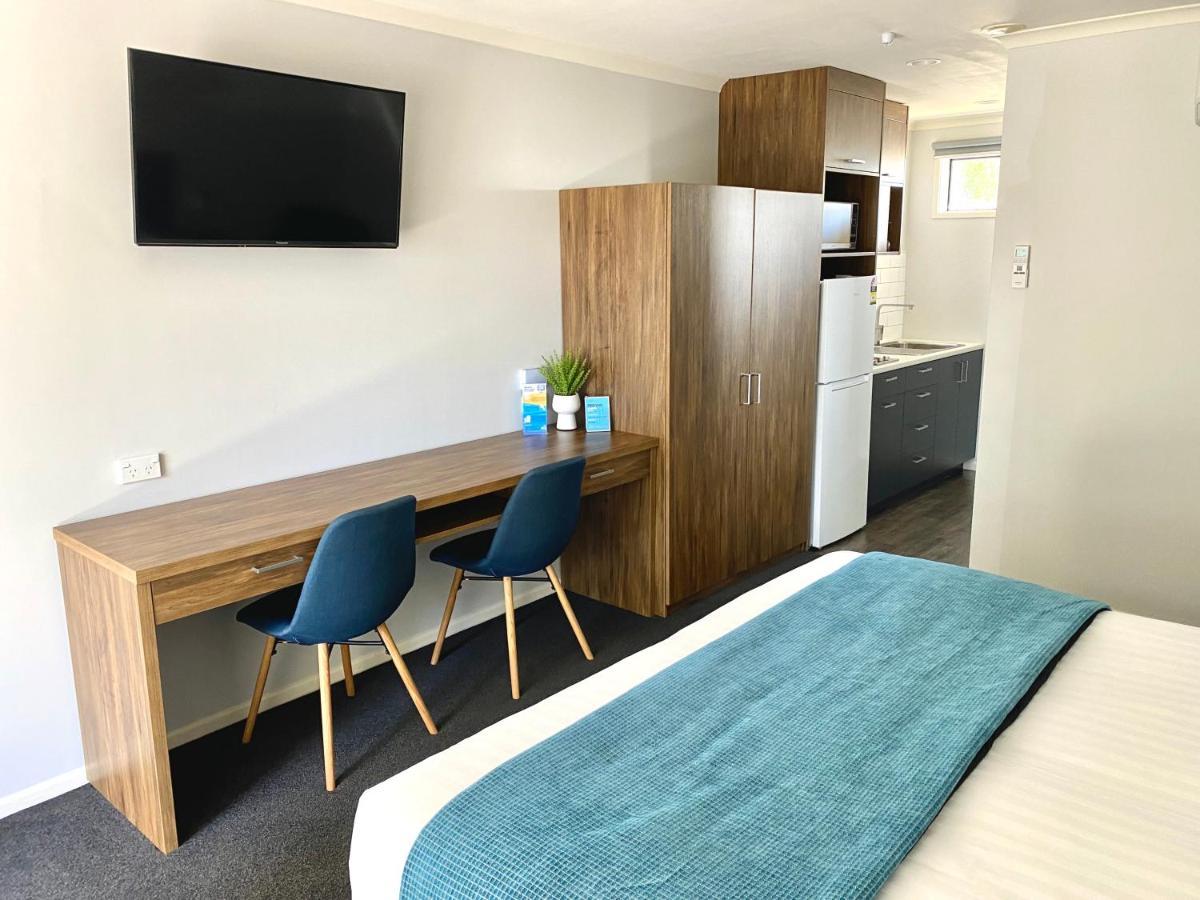 Antonio Mews Motel Стратфорд Екстериор снимка