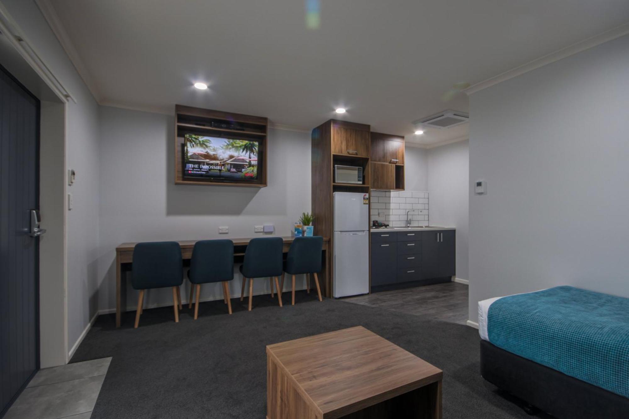 Antonio Mews Motel Стратфорд Екстериор снимка