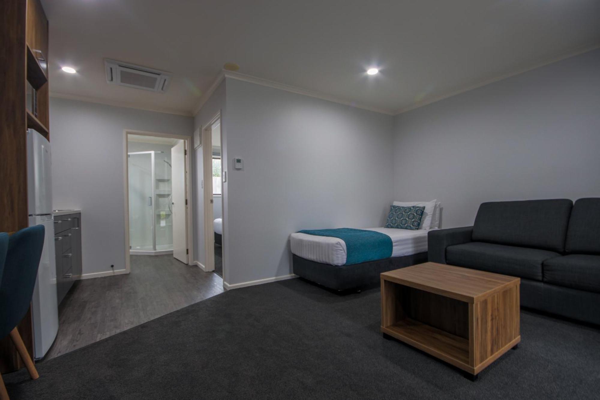 Antonio Mews Motel Стратфорд Екстериор снимка