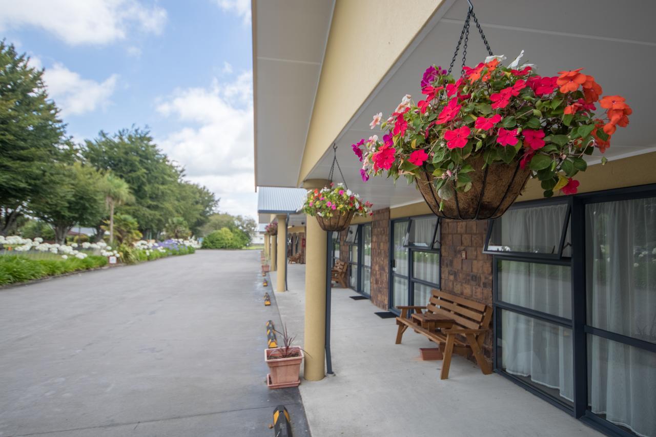Antonio Mews Motel Стратфорд Екстериор снимка