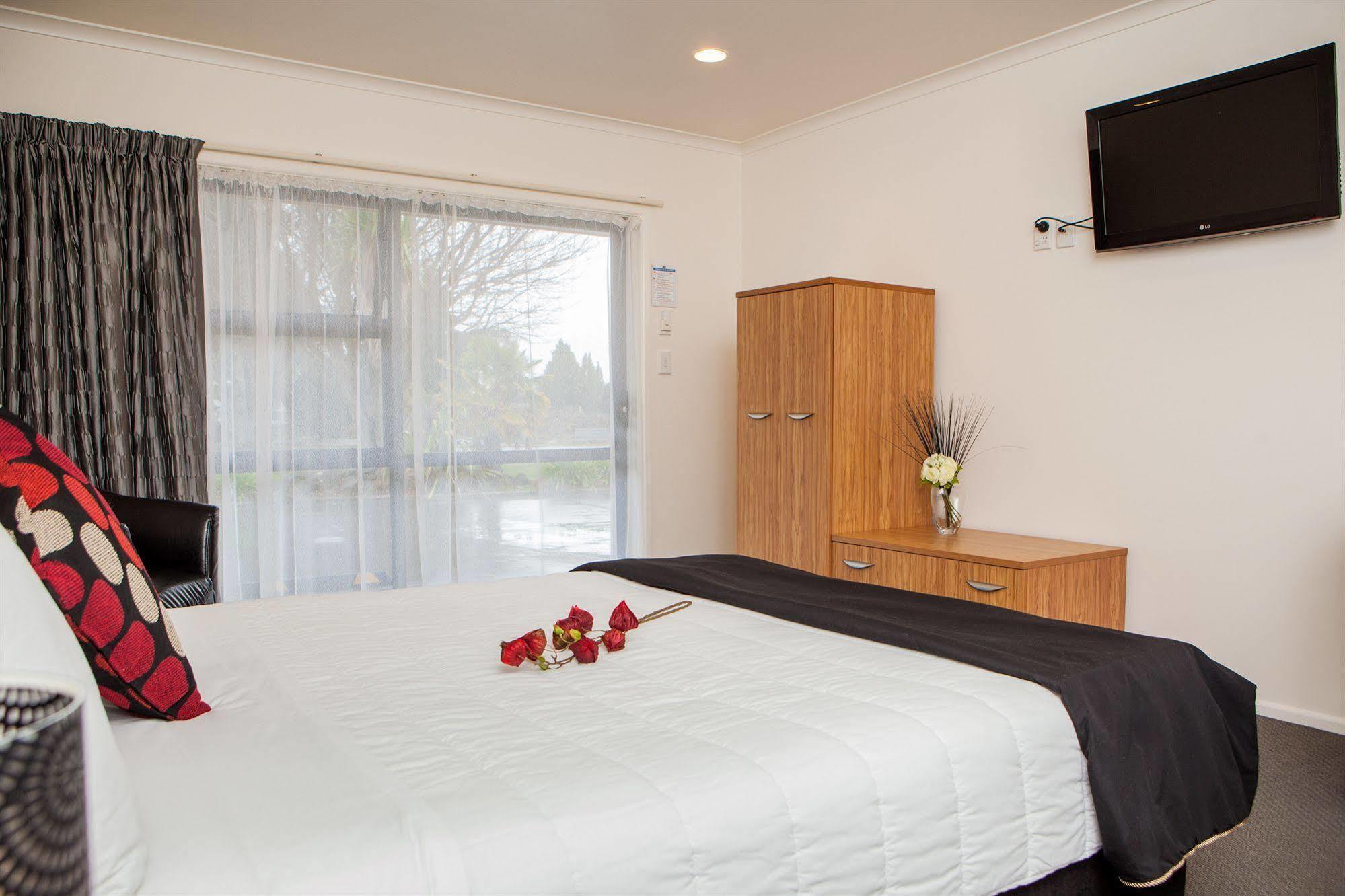 Antonio Mews Motel Стратфорд Екстериор снимка