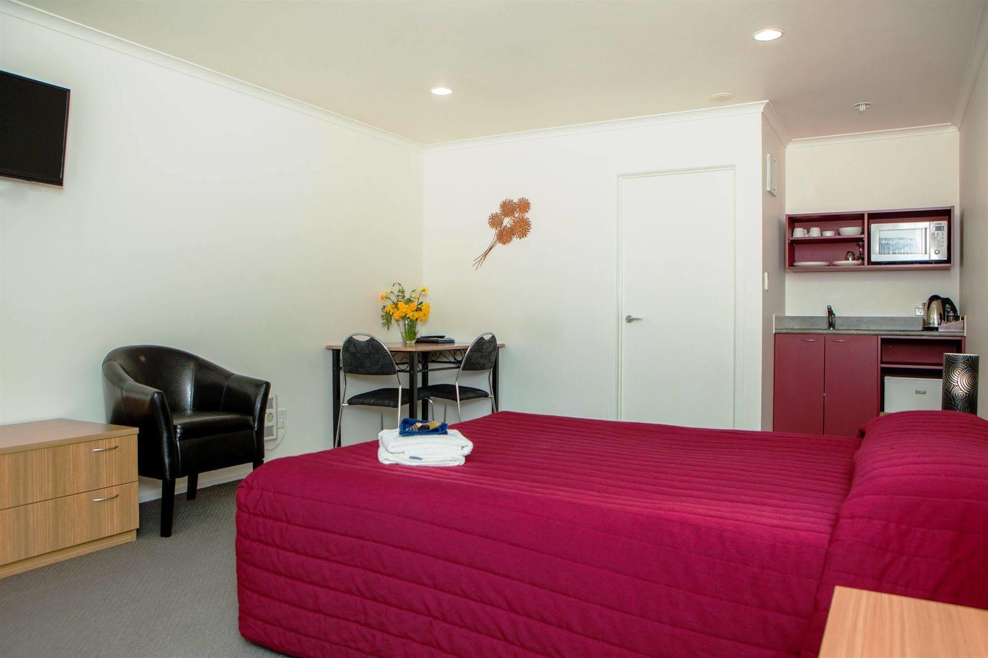 Antonio Mews Motel Стратфорд Екстериор снимка